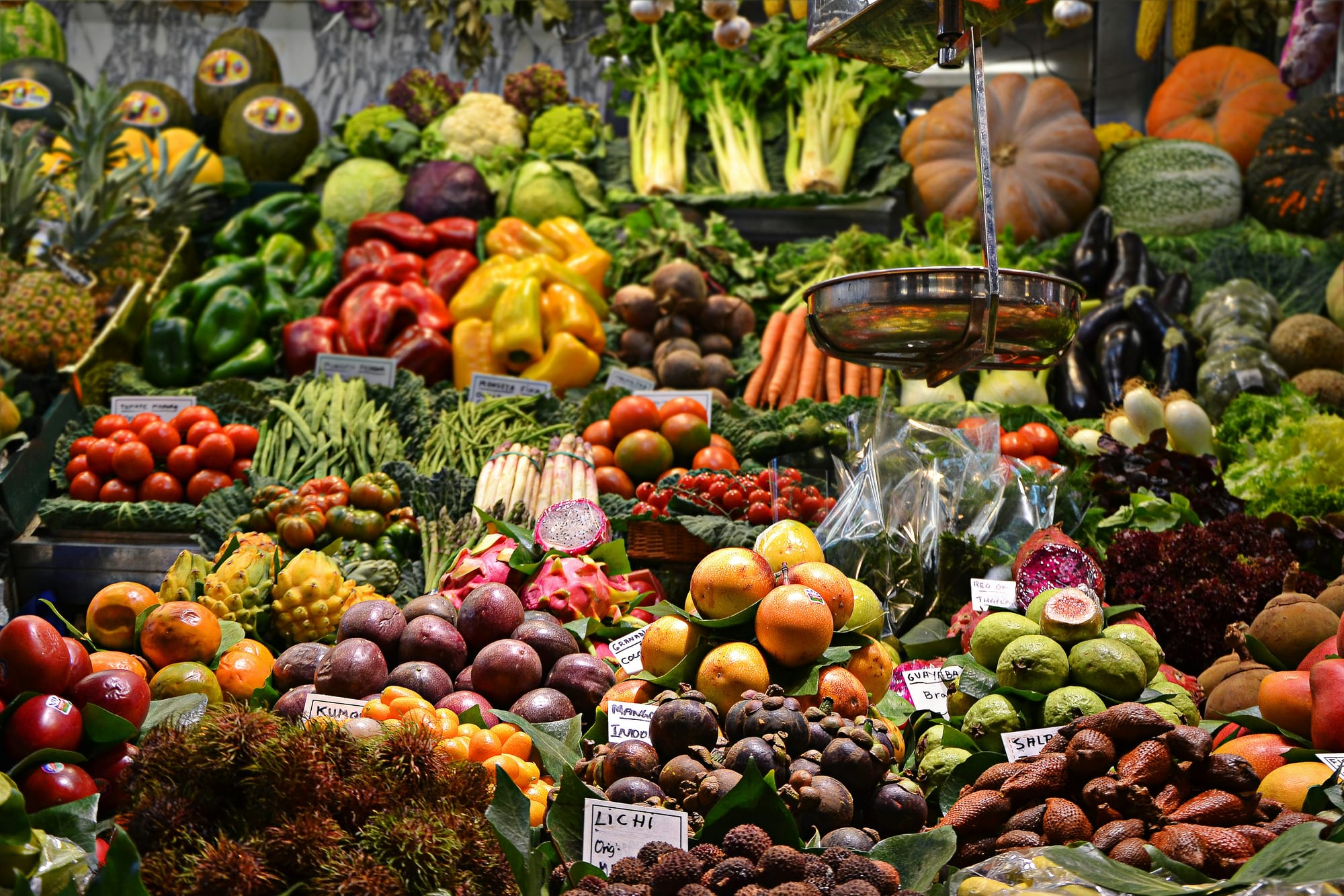 Colourful fruits and vegetables